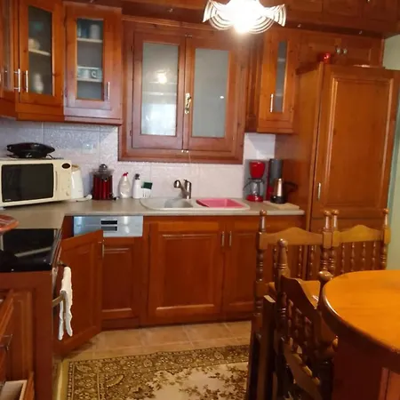 Perky Roses Home, Mountain Meets Sea In Milies, Pelion