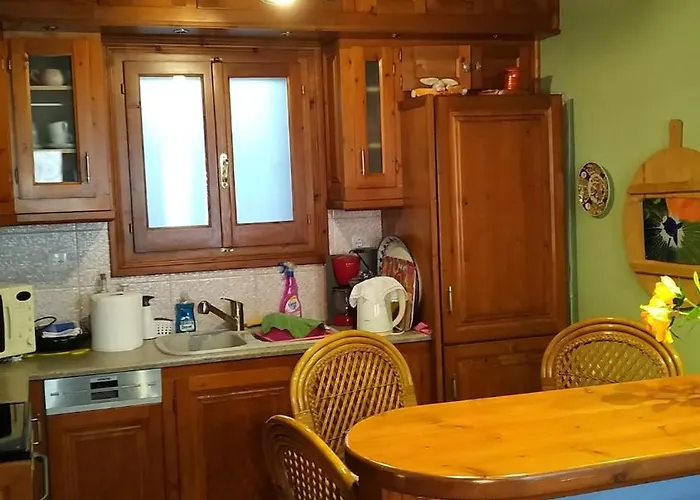 Perky Roses Home, Mountain Meets Sea In Milies, Pelion Case de vacanță