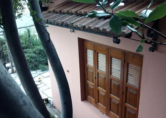 Case de vacanță Perky Roses Home, Mountain Meets Sea In Milies, Pelion