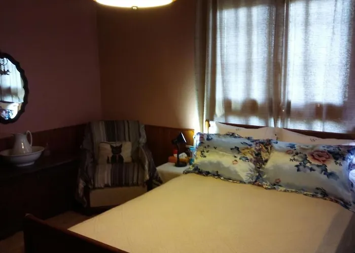 Perky Roses Home, Mountain Meets Sea In Milies, Pelion * Miléai