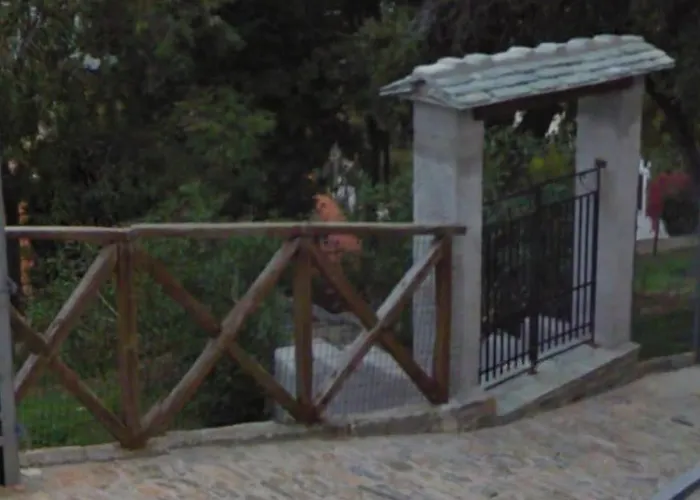 Perky Roses Home, Mountain Meets Sea In Milies, Pelion Miléai