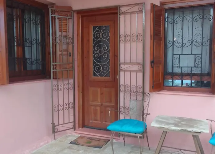 Perky Roses Home, Mountain Meets Sea In Milies, Pelion * Miléai