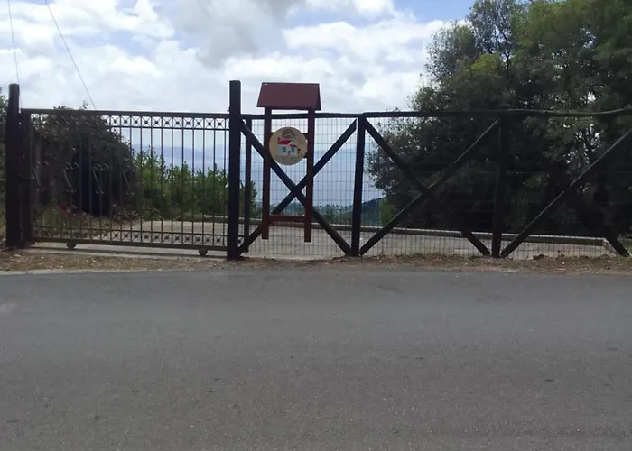 Perky Roses Home, Mountain Meets Sea In Milies, Pelion Miléai