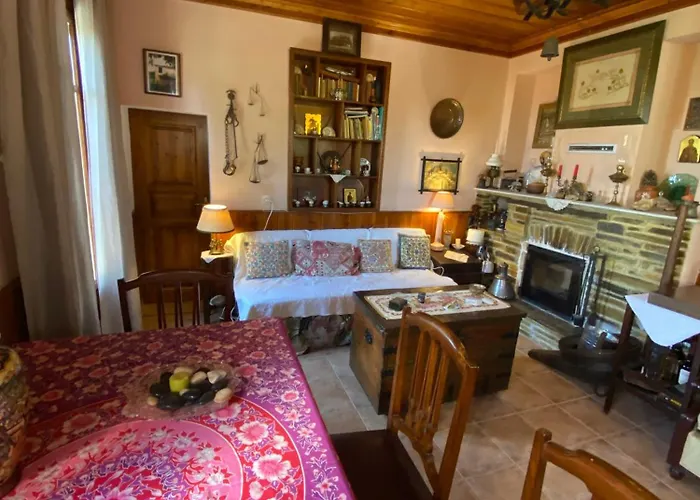 Case de vacanță Perky Roses Home, Mountain Meets Sea In Milies, Pelion Miléai